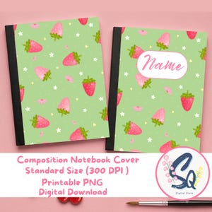 Puede incluir: Dos portadas de cuaderno de composición con fondo verde claro y un patrón repetitivo de fresas rosas, pequeñas flores blancas y diminutos corazones amarillos. La portada derecha incluye una etiqueta blanca con el texto Name.