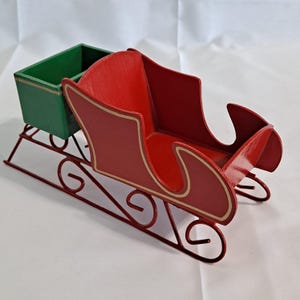 Centrotavola natalizio in legno e metallo con slitta di Babbo Natale, decorazione da tavolo, rosso e verde