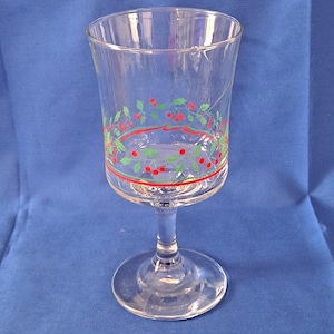 Arby&#39;s Vintage Christmas HOLLY BERRY Wine Glass **No GOLD** Libbey Stemmed Water Goblet