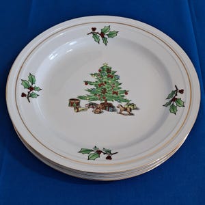 Vintage Set 3 Tienshan HOLIDAY HOSTESS 8&quot; Salad PLATES Christmas Tree Gold Trim Holly Berries Bread Dessert