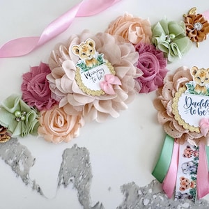 Mommy to Be and Daddy to Be Safari Baby Shower Set  Jungle Lion Theme Parent Pins & Sash with Floral Accents Gender Neutral Baby Shower