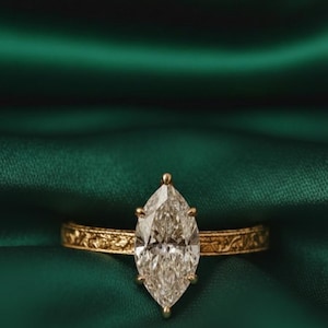 Anillo de compromiso de moissanita de corte marquesa de 2 quilates/Anillo de plata esterlina con grabado vintage/Anillo marquesa/Alternativa de diamante color D/Anillo de bodas/