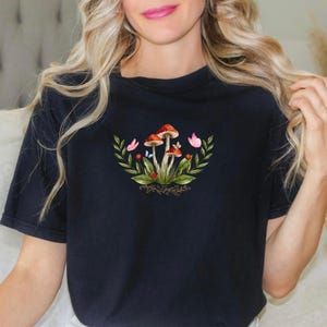 Mushroom Comfort colors T-Shirt Boho nature shirt botanical design tee Floral trendy apparel
