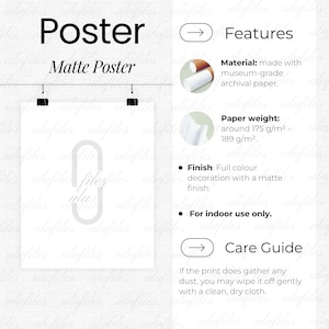 Puede incluir: Un póster mate blanco con la palabra "Poster" en la parte superior y "Matte Poster" debajo. El póster está sujeto con clips negros. Características: papel de archivo de calidad de museo, un gramaje de alrededor de 175-189 g/m² y un acabado mate a todo color.