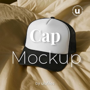Puede incluir: Maqueta de gorra de camionero en blanco y negro. La gorra tiene una visera negra y una parte trasera de malla, con un panel frontal blanco. La palabra "Cap" se muestra en letras blancas grandes, con "Mockup" debajo. El texto "by ulufiles" está en la parte inferior.