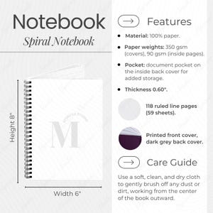 Puede incluir: Cuaderno espiral blanco con la palabra "Notebook" en la parte superior. El cuaderno mide 20 cm de alto y 15 cm de ancho. Características: 100% papel, 118 páginas rayadas y un bolsillo para documentos. La portada está impresa y la contraportada es gris oscuro.