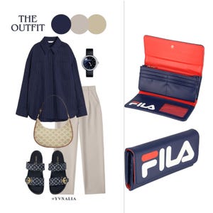 Pu&ograve; includere: Un outfit con una camicia a righe blu navy, pantaloni beige, una borsa beige e sandali blu navy. Sono presenti anche un orologio nero e un portafoglio FILA blu navy e rosso. Il testo "THE OUTFIT" &egrave; in alto a sinistra.