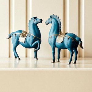 Chinese Style Horse Sculpture Resin Figurine Elegant Animal Statue Home Office Living Room Decor Feng Shui Housewarming Gift