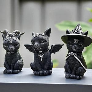 Schwarze Katzen Statue • Handgefertigte Resin Hexenkatze • Niedliche Halloween Schreibtisch Deko