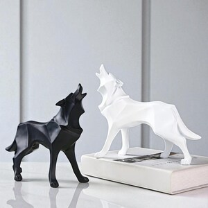 Abstract Resin Wolf Sculpture – Modern Geometric Animal Figurine | Luxury Home Office Decor | Handcrafted Wolf Statue