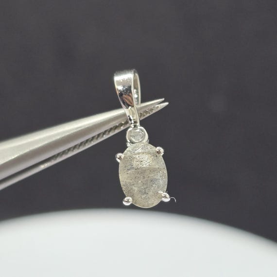 Natural Labradorite 925 Silver Pendant – 3.3 CT - No Treatment - Oval Cut