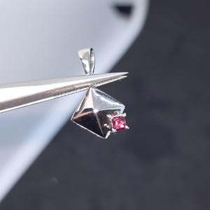 Pendentif en argent 925 rubis rouge vif naturel - 4,9 carats - taille princesse - pierre de naissance juillet