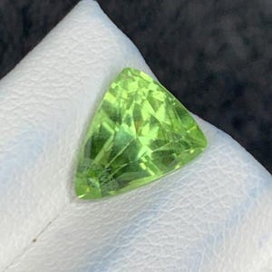2.30 CT Natural Peridot – Faceted Pear Cut Gemstone – Vibrant Green Color –No Treatment - Ideal for Custom Jewelry – 9x7mm Loose Stone