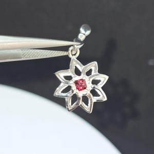 Ciondolo in argento 925 con rubino rosso vivo naturale - 8 ct - taglio principessa - pietra portafortuna di luglio