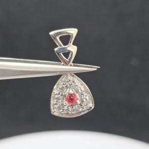 Pendentif en argent 925 rubis rouge vif naturel - 8,8 carats - taille ronde - pierre de naissance juillet