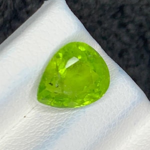 3.75 CT Natural Peridot – Faceted Pear Cut Gemstone – Vibrant Green Color –No Treatment - Ideal for Custom Jewelry – 10x9mm Loose Stone