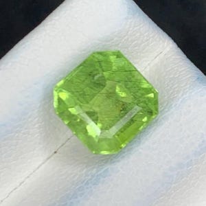 3.40 CT Natural Peridot – Faceted Emerald Cut Gemstone – Vibrant Green Color –No Treatment - Ideal for Custom Jewelry – 8x7mm Loose Stone
