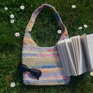 scrap yarn crochet shoulder bag