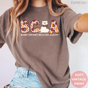 Camiseta de colores cómodos para analista de comportamiento certificado por Fall Bear / Camisa vintage de otoño para ABA y BCBA