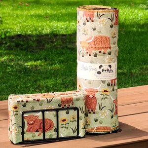 Highland Cow Meadow: Toalhas de flanela 100% algodão feitas à mão. Toalhas de papel reutilizáveis. Toalhas sem papel. Toalhas sem papel. 30x25 cm.