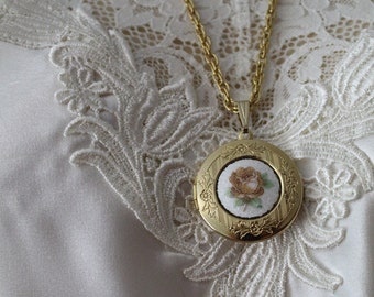 Collier médaillon rose antique | Collier romantique des années 80 | Médaillon de style renaissance victorienne