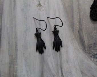Viktorianische Hand Ohrringe | Gothic Antik Hände Ohrringe | Geschenk für Ihn Romantische Dichter Ohrringe