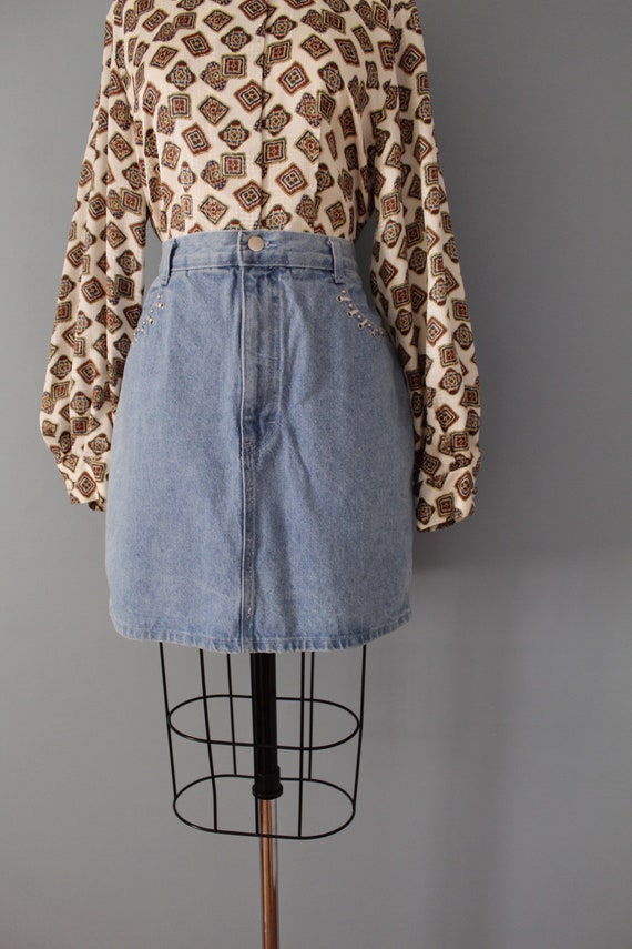 DENIM mini skirt | 1990s Y2K denim skirt | pale b… - image 4