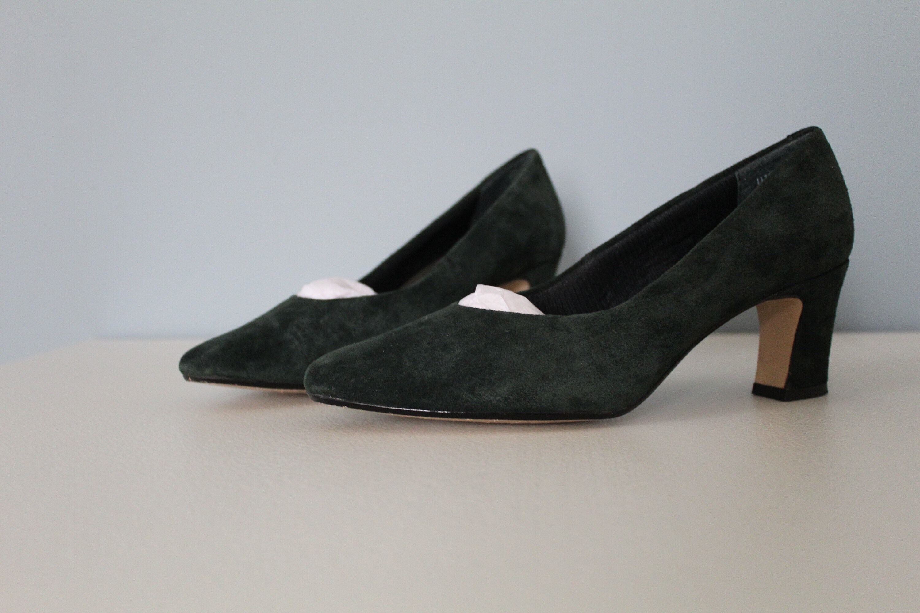 Hunter green cheap suede pumps