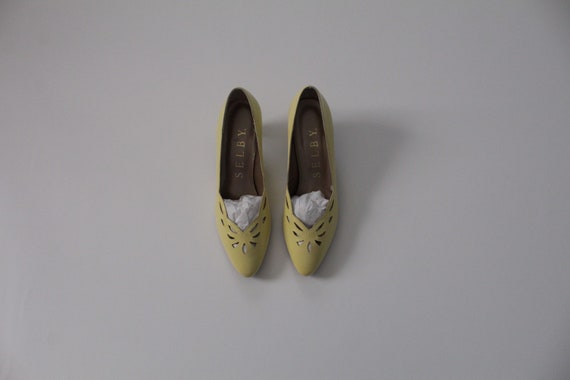 LEMON yellow pumps | cut out leather pumps | mod y