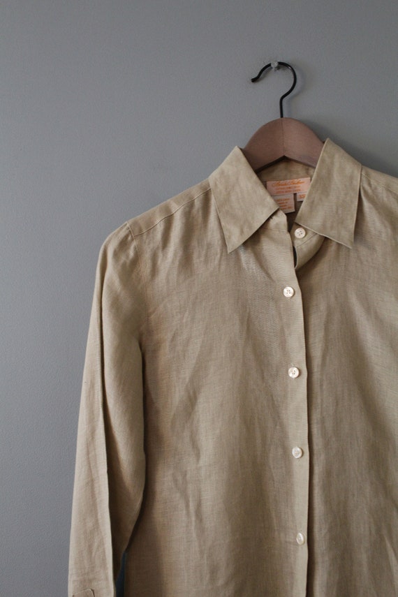 sage linen blouse | sage green linen shirt | 90s B