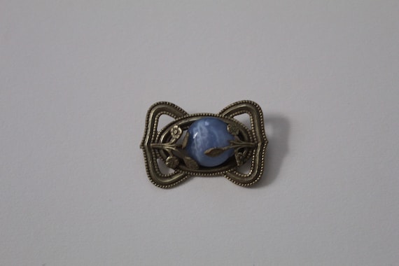 1930s Art Deco brooch | moonshine blue cabochon br
