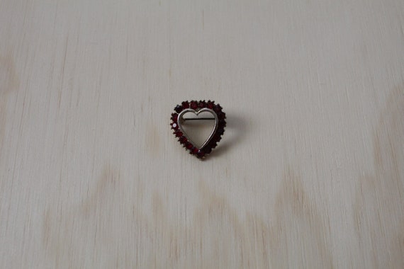 vintage HEART brooch | red rhinestones heart broo… - image 2