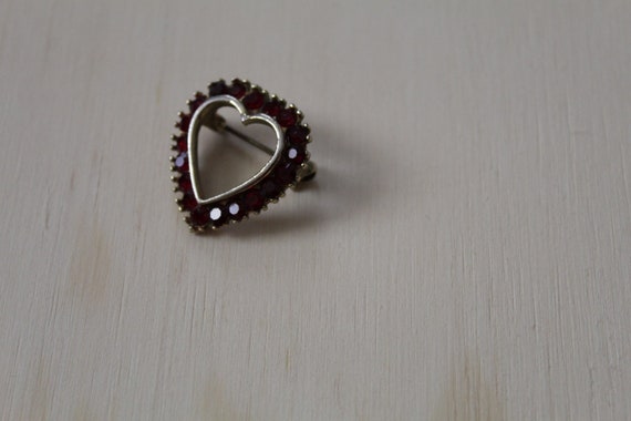 vintage HEART brooch | red rhinestones heart broo… - image 4