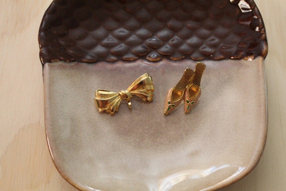 vintage bow pendant and slippers pin brooch 1980s… - image 3