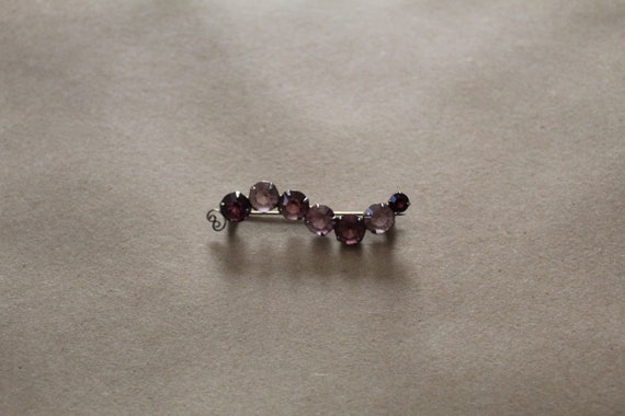 1930s lilac rhinestones brooch