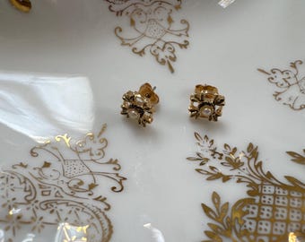 Victorian Collection Avon earrings studs