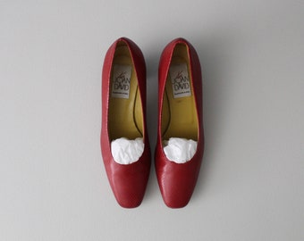 APPLE red pumps | 90s Joan & David pumps | leather handmade in Italy pumps