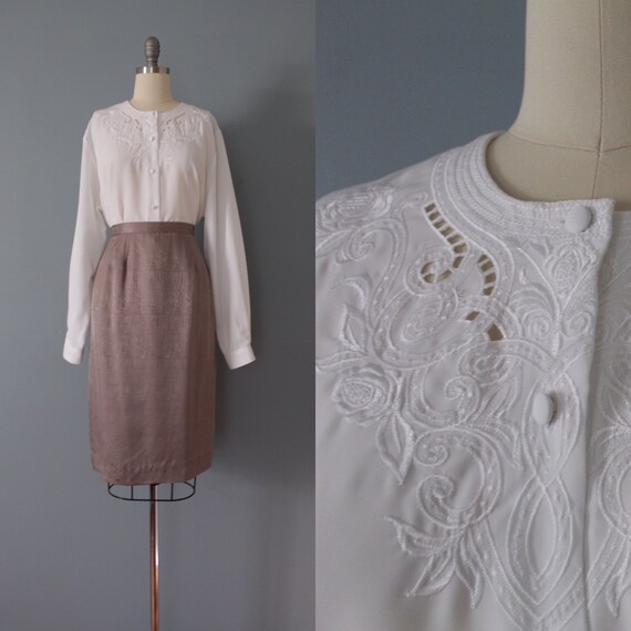 EMBROIDERED eggshell poet blouse