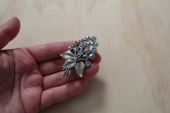 LILAC branch brooch | 1960s mod brooch | blue lil… - image 5