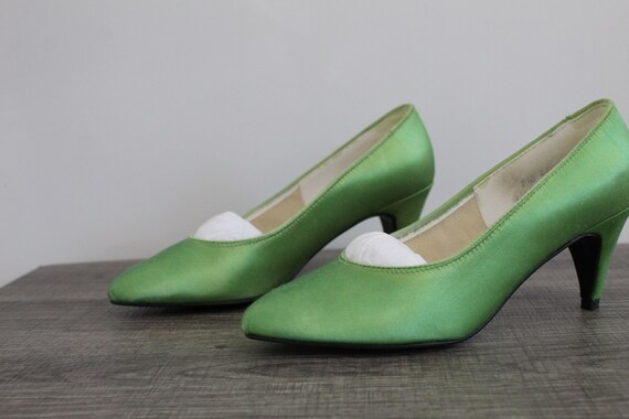 LIME green pumps 1980s kitten heels spring pastel… - image 6