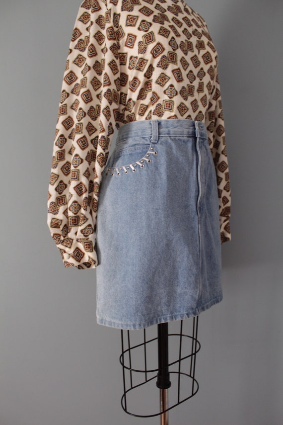 DENIM mini skirt | 1990s Y2K denim skirt | pale b… - image 6