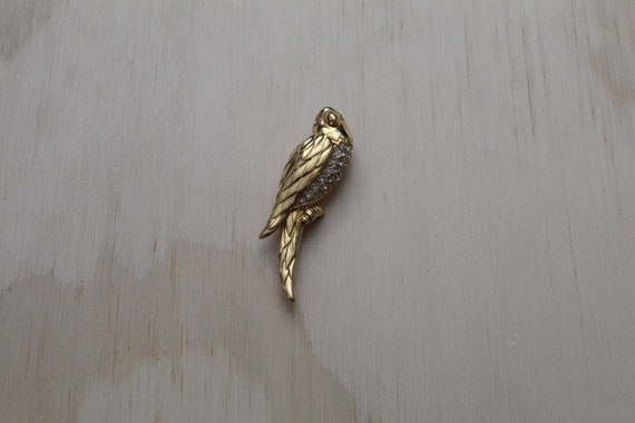 1980s parrot brooch | gold tone brass parrot broo… - image 1