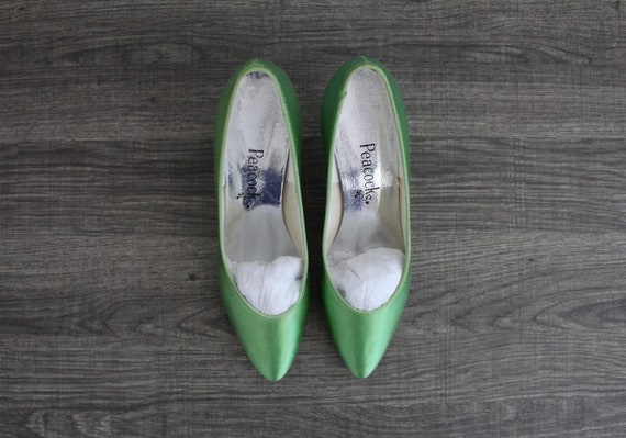 LIME green pumps 1980s kitten heels spring pastel… - image 3