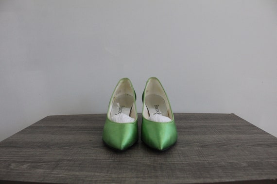 LIME green pumps 1980s kitten heels spring pastel… - image 2
