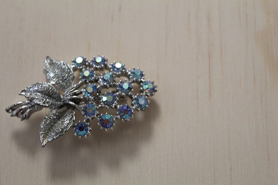 LILAC branch brooch | 1960s mod brooch | blue lil… - image 4