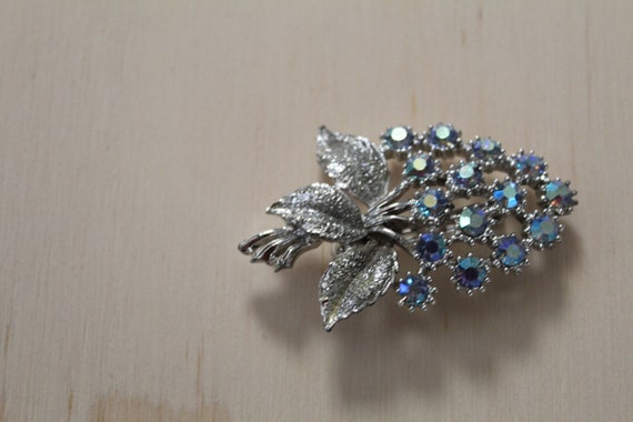 LILAC branch brooch | 1960s mod brooch | blue lil… - image 2