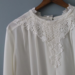 bisque white lace collar blouse