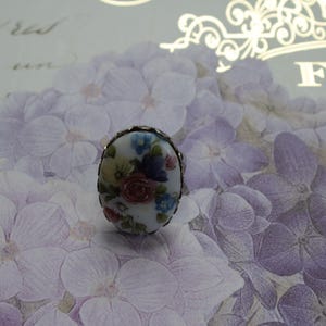 70s cameo flowers statement ring
