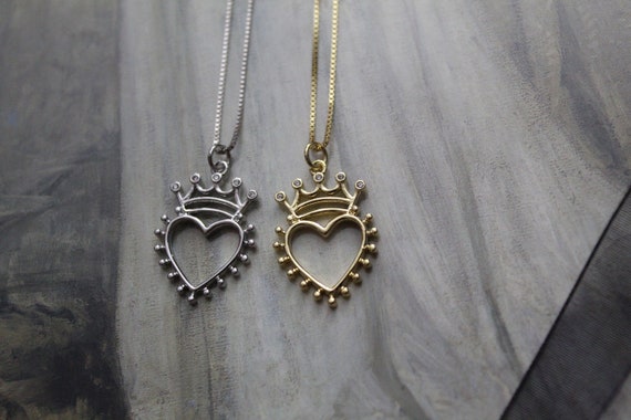 ハートの女王ネックレス | ビクトリア朝アンティークの宝石付き王冠と