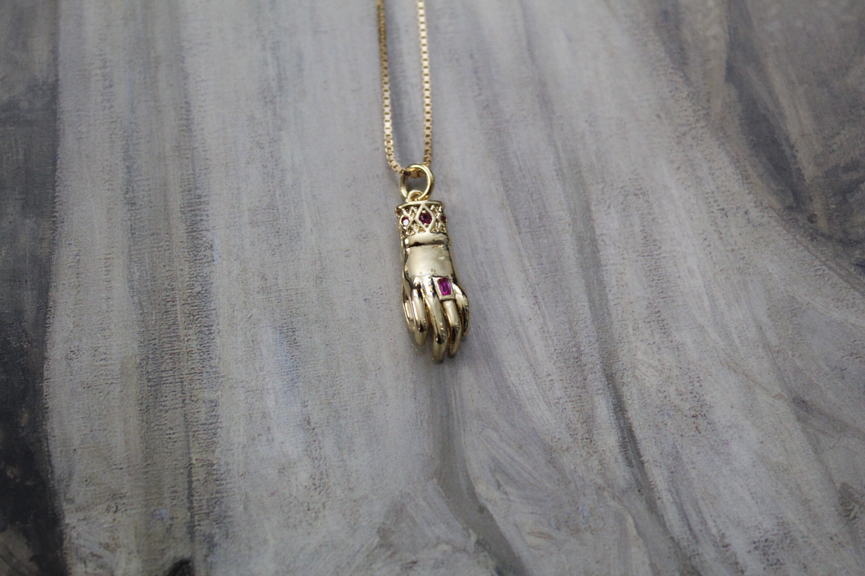 ビクトリア朝のハンドチャームネックレス | アンティーク 14K ゴールド 